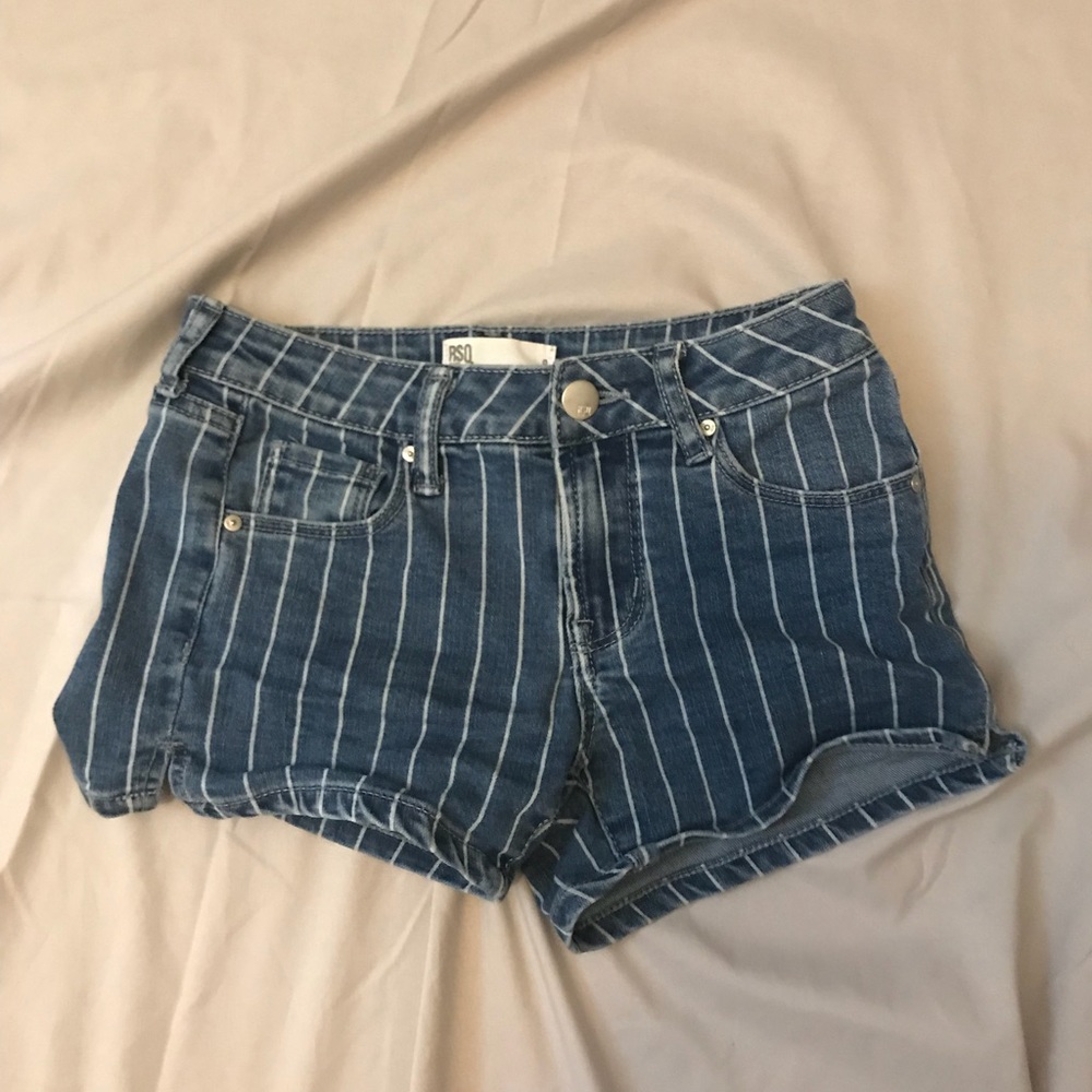 RSQ (Malibu short) white striped shorts
